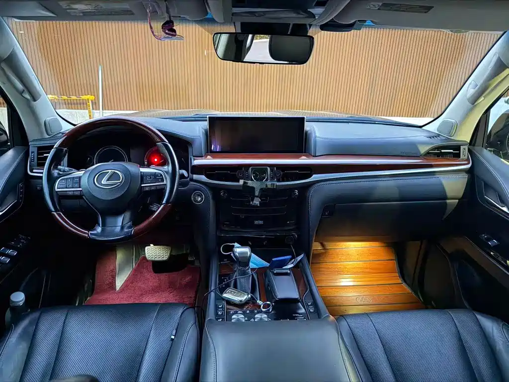 Lexus LX — миниатюра 6