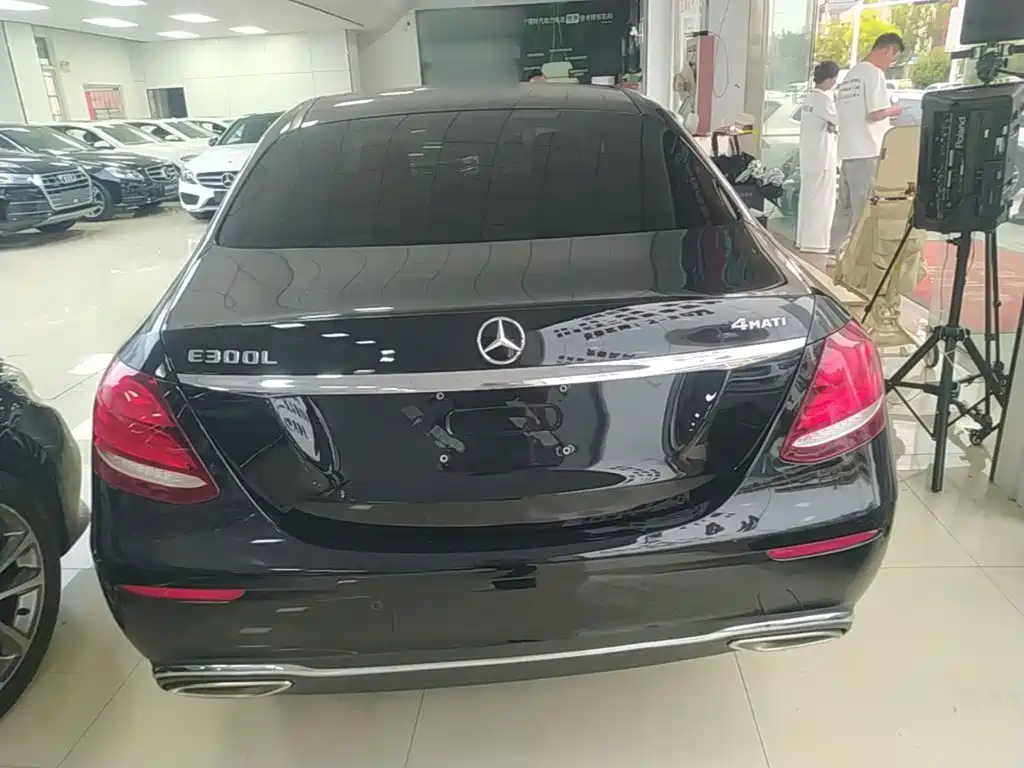 Mercedes-Benz E-Class — миниатюра 6