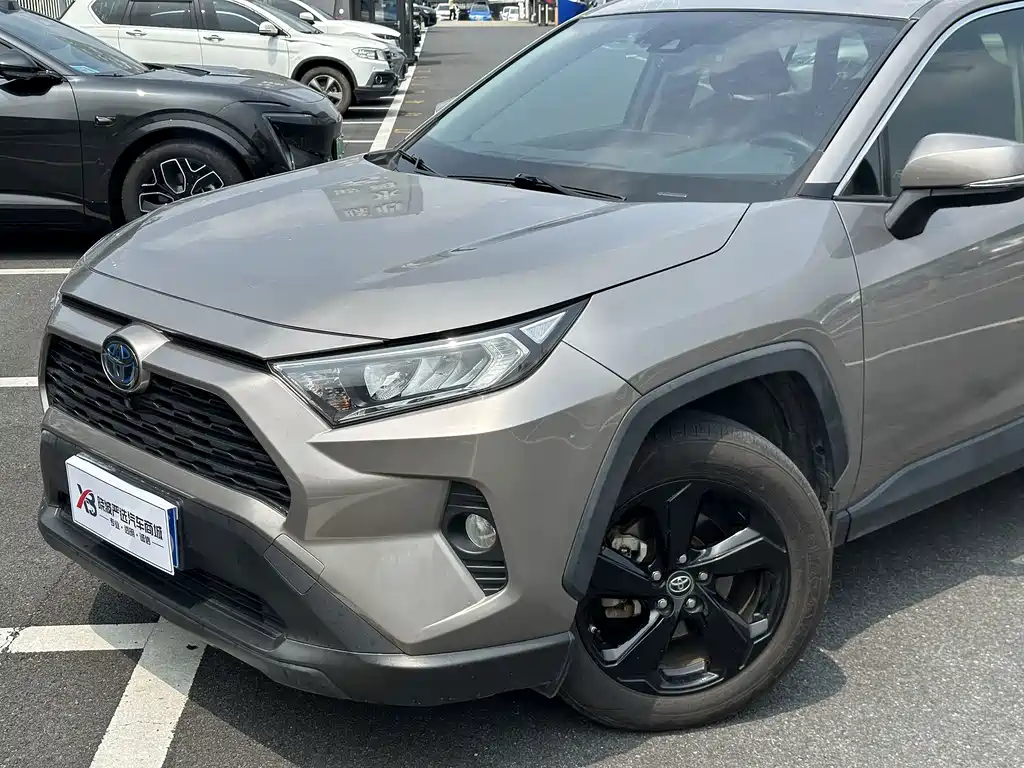 Toyota RAV4 — миниатюра 3