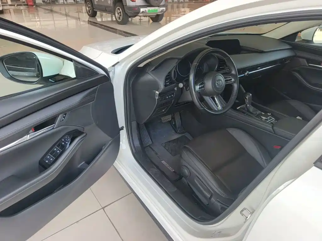 Mazda 3 Axela — миниатюра 16