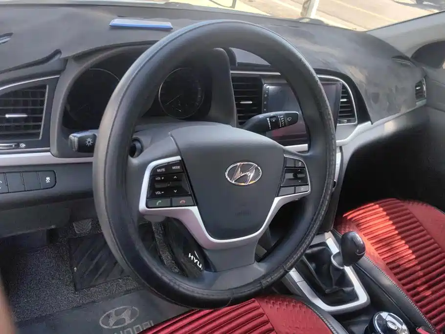 Hyundai Elantra — миниатюра 15