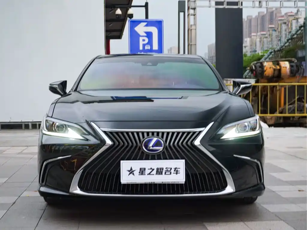 Lexus ES 2020 300h V