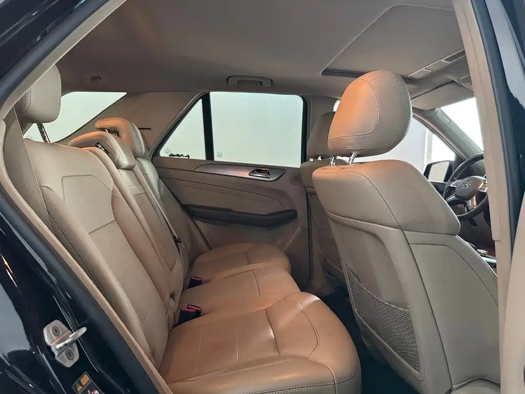 Mercedes-Benz M-Class — миниатюра 12