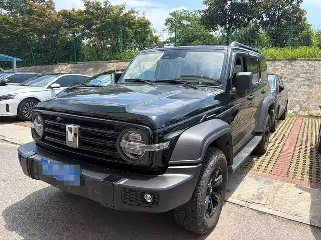 2025 TANK 300