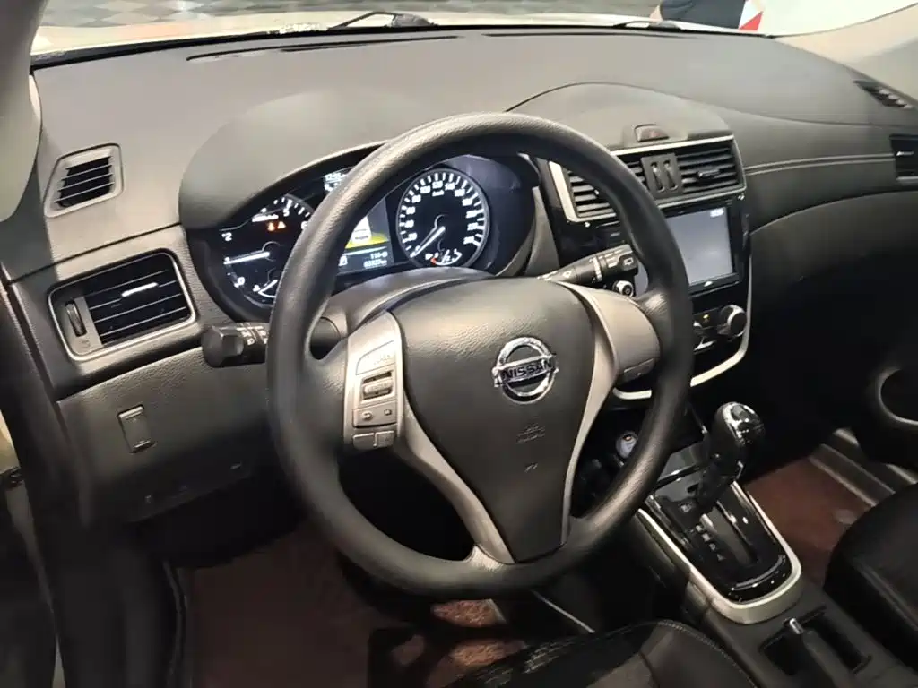 Nissan Tiida — миниатюра 11