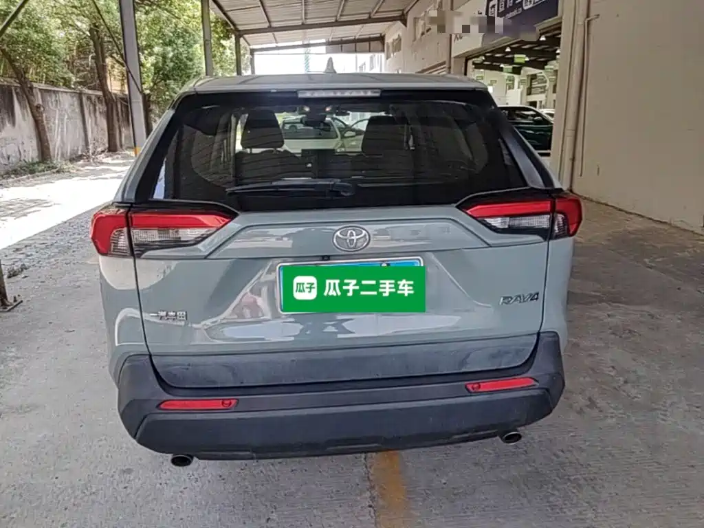 Toyota RAV4 — миниатюра 6