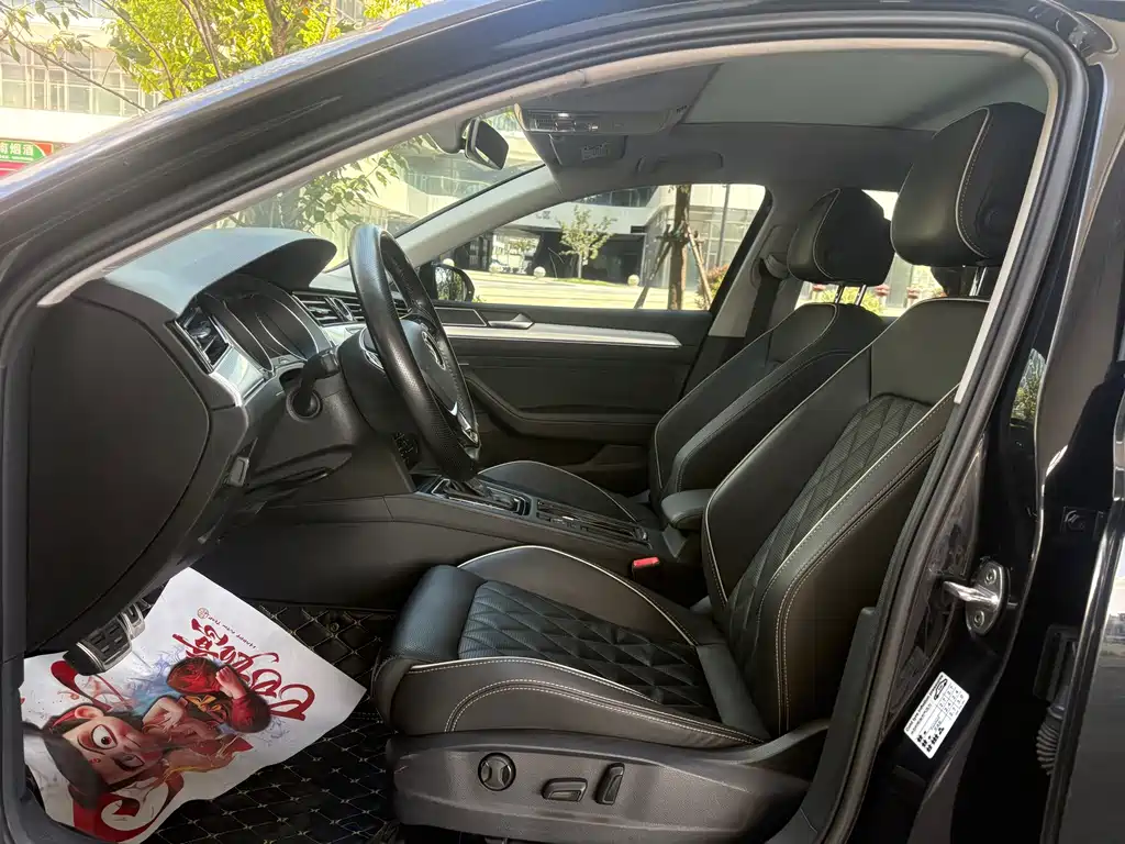 Volkswagen Magotan PHEV — миниатюра 4