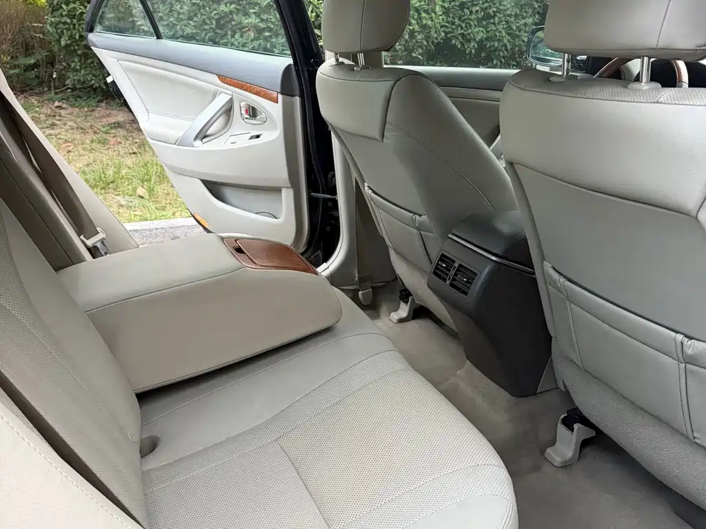 Toyota Camry — миниатюра 6