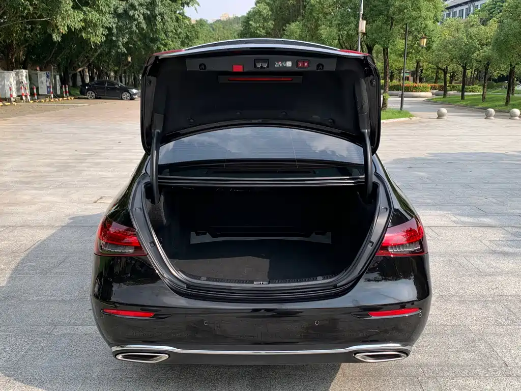 Mercedes-Benz E-Class — миниатюра 16