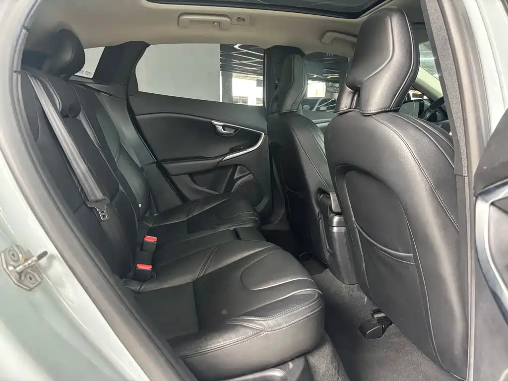 Volvo V40 — миниатюра 5
