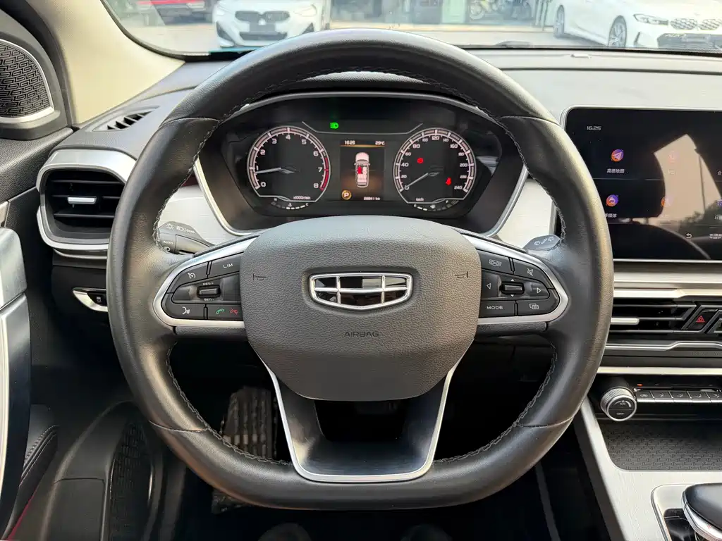 Geely Binyue — миниатюра 10