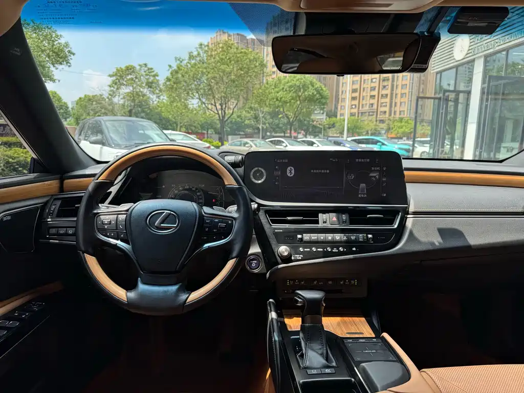 Lexus ES — миниатюра 12