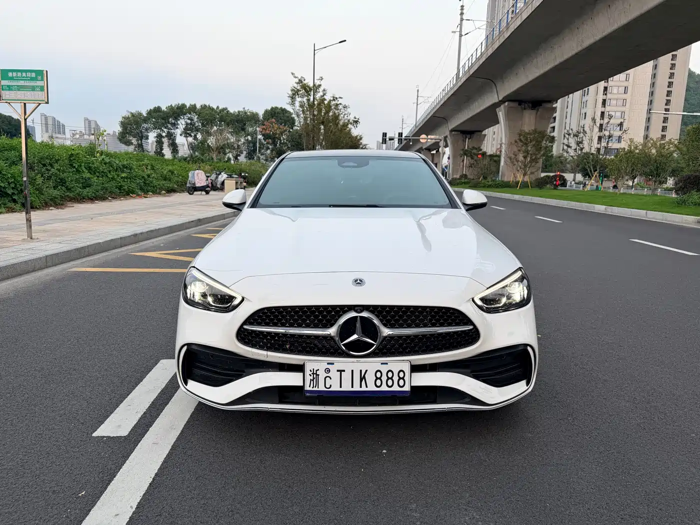 奔驰C级 2024款 C 260 L 运动版 2024