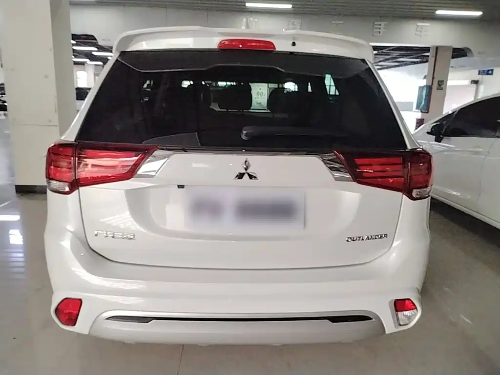 Mitsubishi Outlander — миниатюра 6