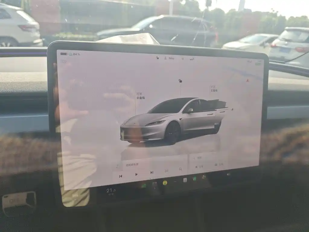 Tesla Model 3 — миниатюра 8