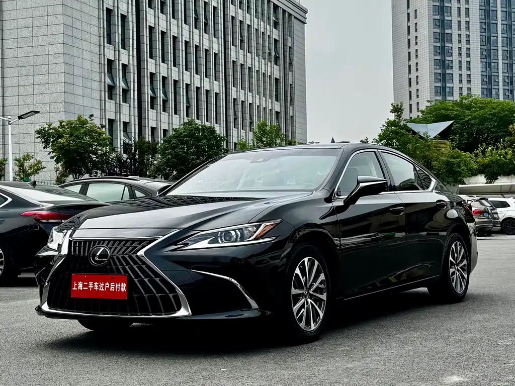 Lexus ES 2022 260