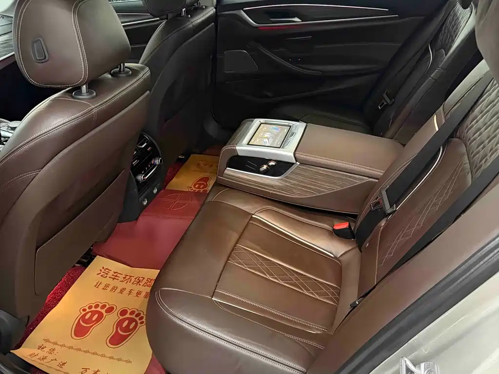 BMW 5 Series — миниатюра 5