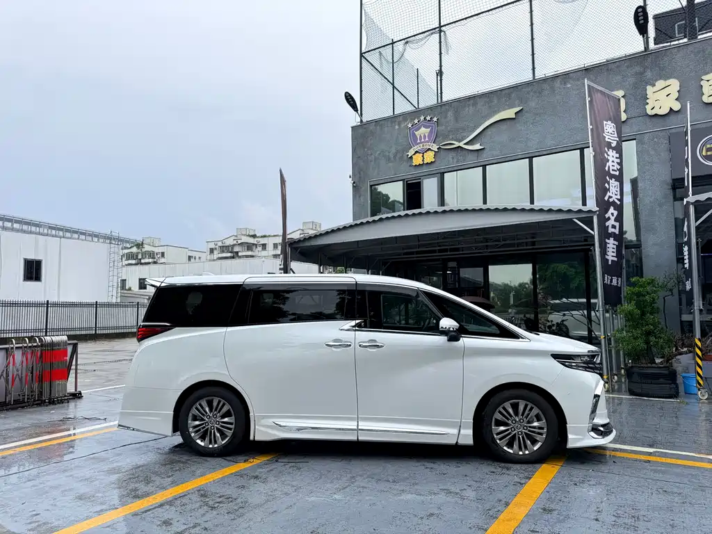 Toyota Alphard 2024 2.5L Luxury