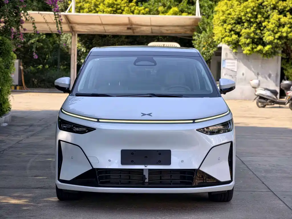 XPeng X9 — миниатюра 2