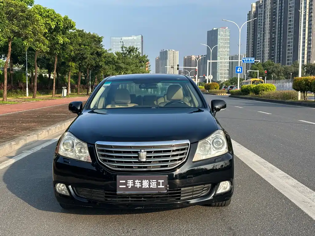 Toyota Crown — миниатюра 2