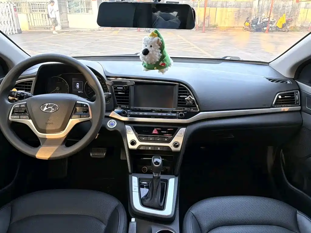 Hyundai Elantra — миниатюра 4
