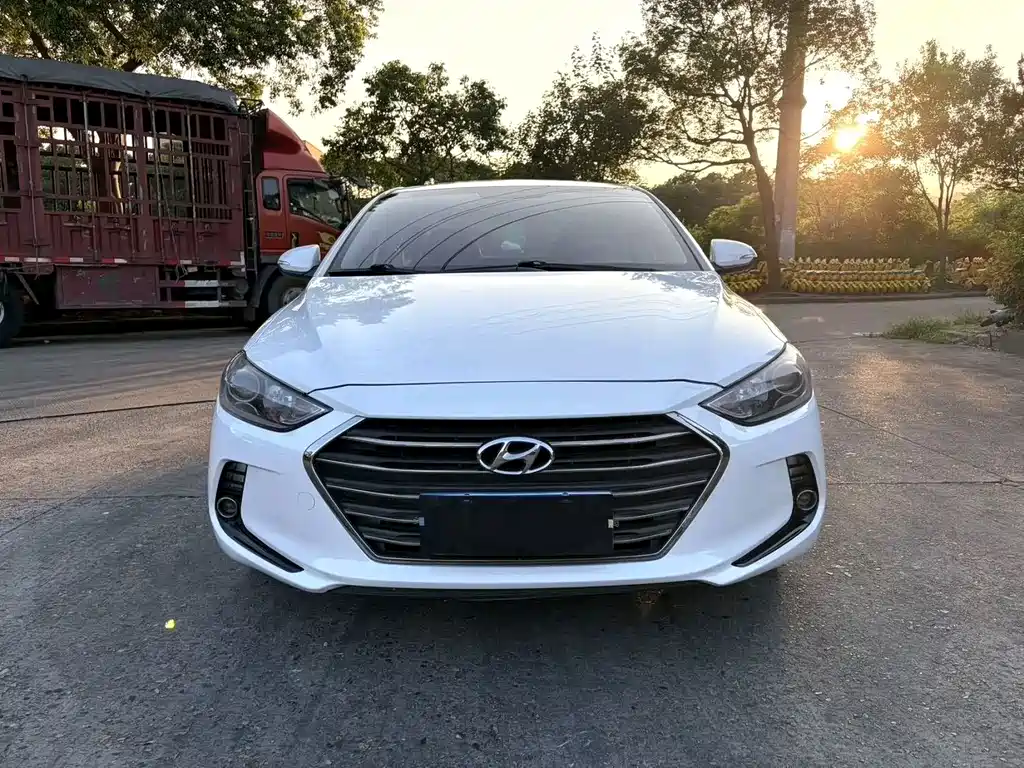 Hyundai Elantra — миниатюра 2