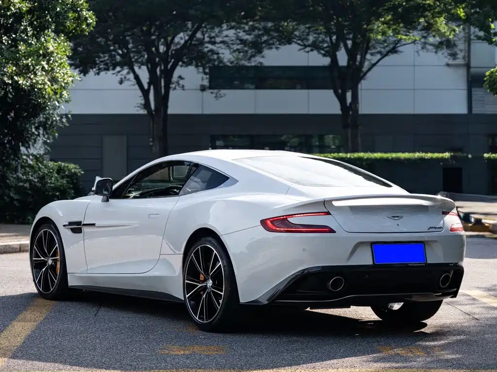 Aston Martin Vanquish — миниатюра 4