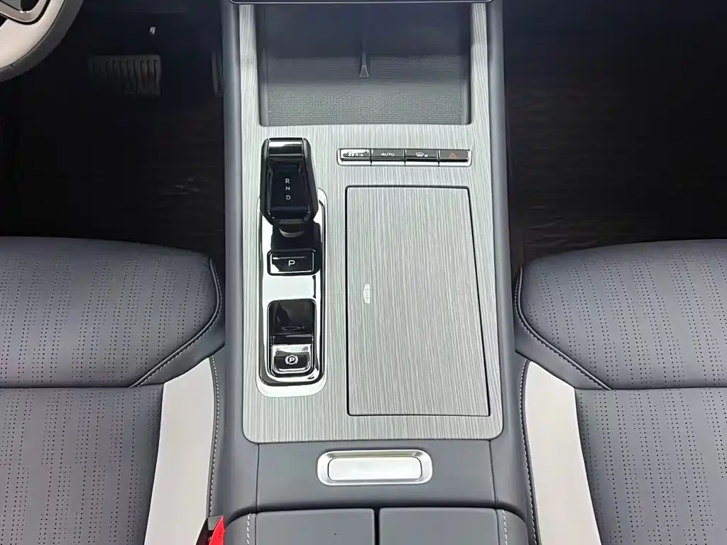 Geely Boyue L — миниатюра 15