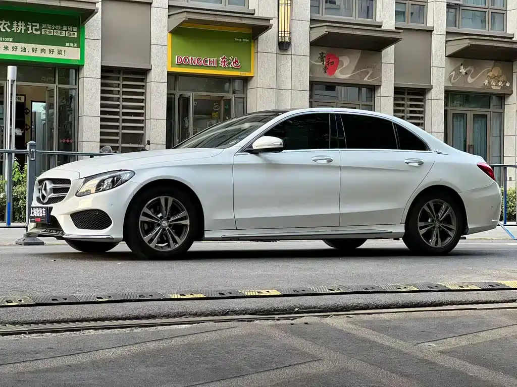 Mercedes-Benz C-Class — миниатюра 2