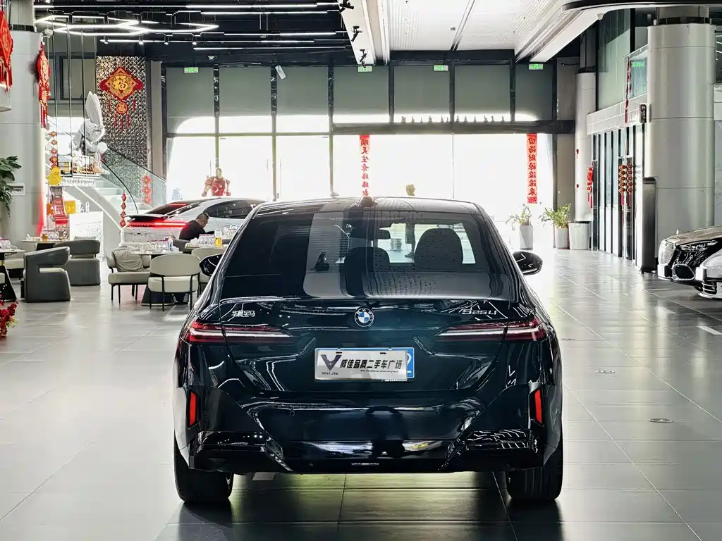 BMW 5 Series — миниатюра 8