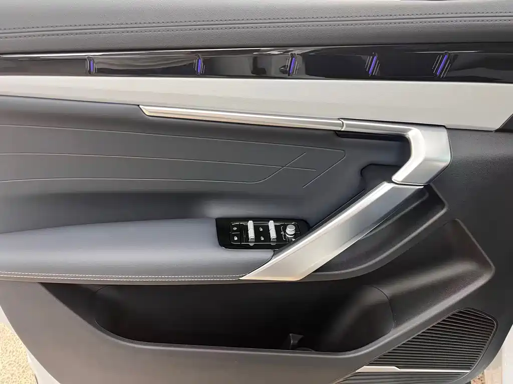 Geely Boyue L — миниатюра 25