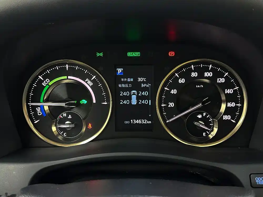 Toyota Alphard — миниатюра 22
