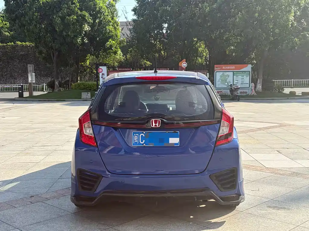 Honda Fit — миниатюра 8