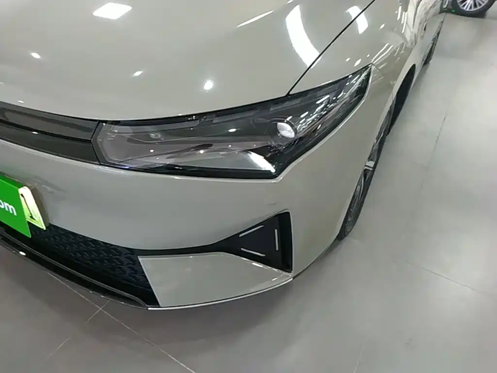 XPeng P5 — миниатюра 24