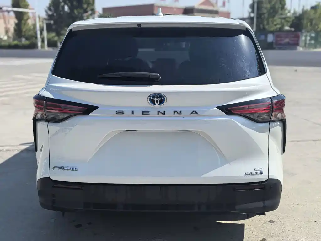 Toyota Sienna — миниатюра 3
