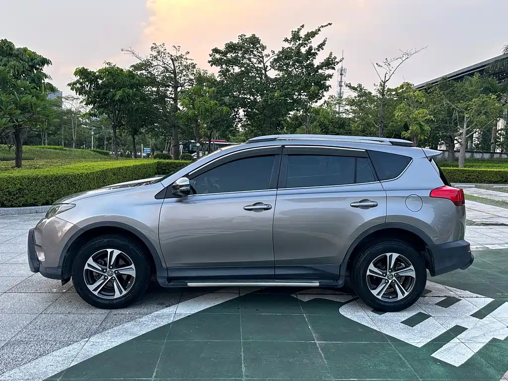 Toyota RAV4 — миниатюра 27