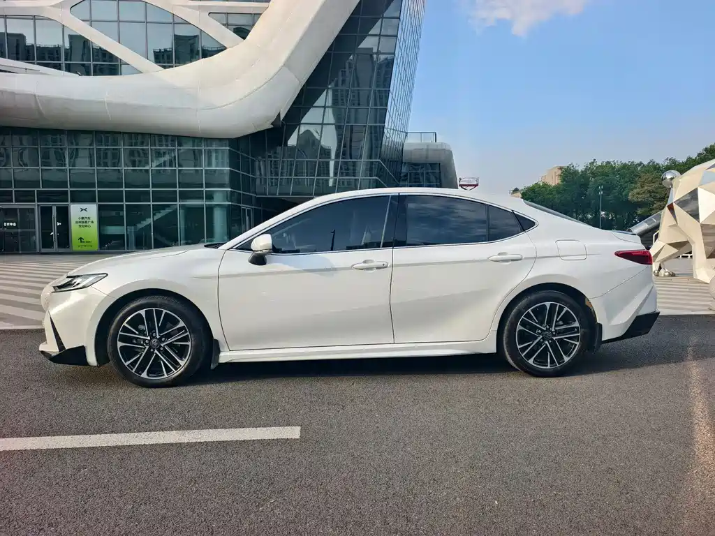 Toyota Camry — миниатюра 3