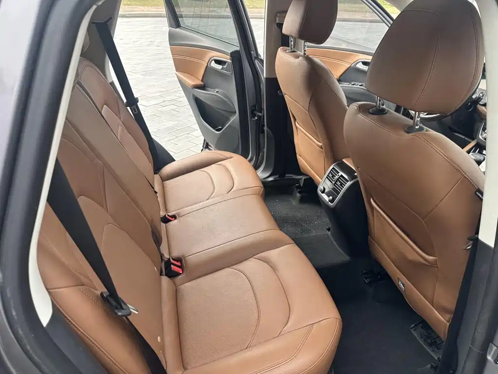 Borgward BX7 — миниатюра 14