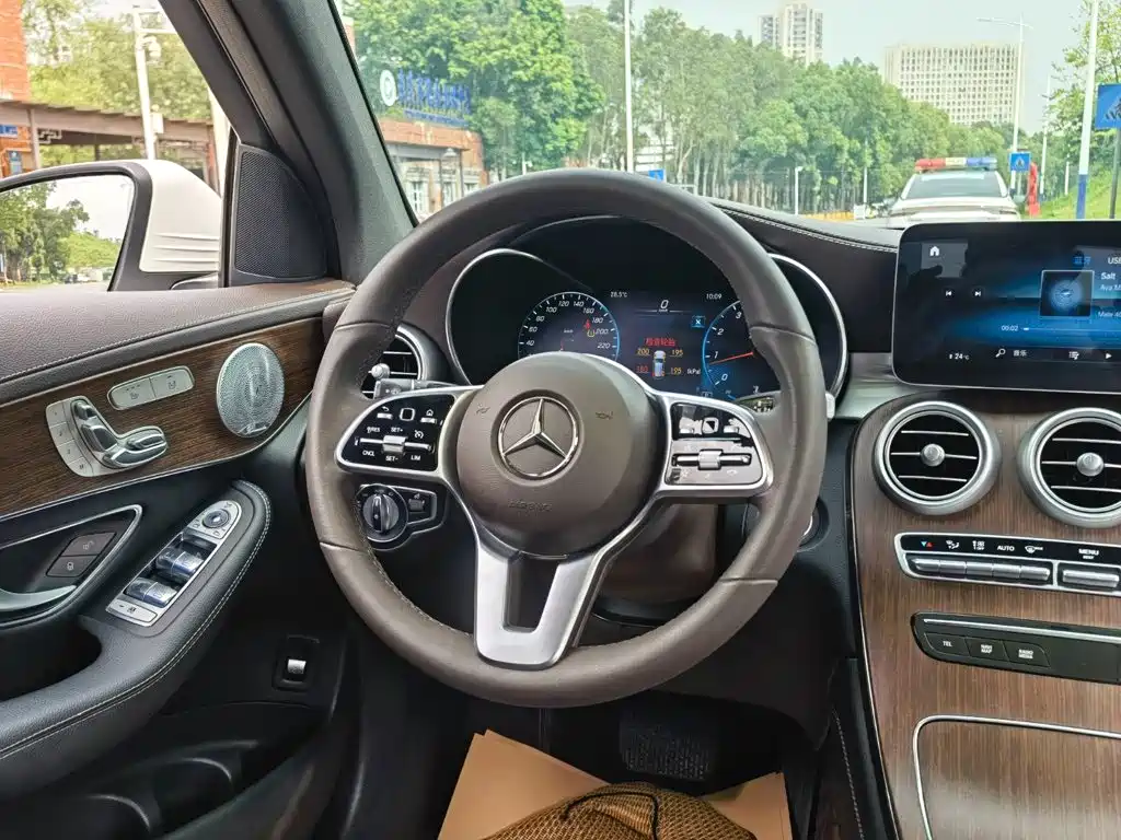 Mercedes-Benz GLC — миниатюра 12