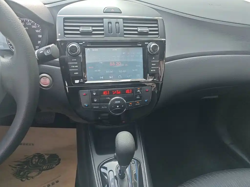 Nissan Tiida — миниатюра 13