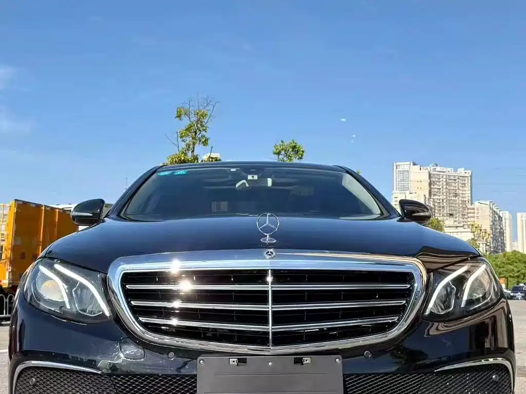 Mercedes-Benz E-Class — миниатюра 2