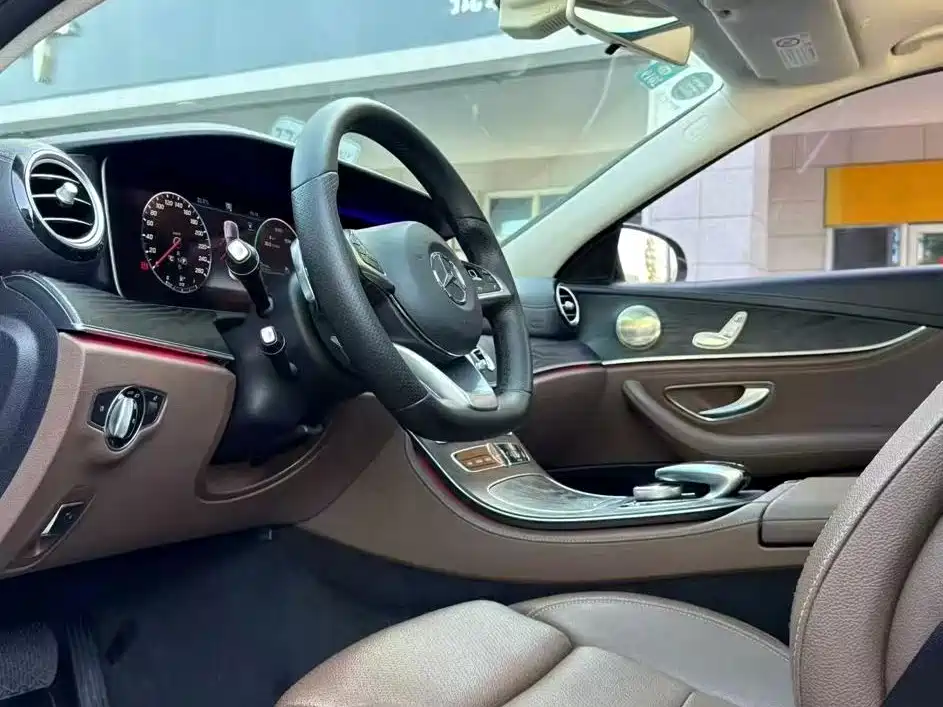 Mercedes-Benz E-Class — миниатюра 5