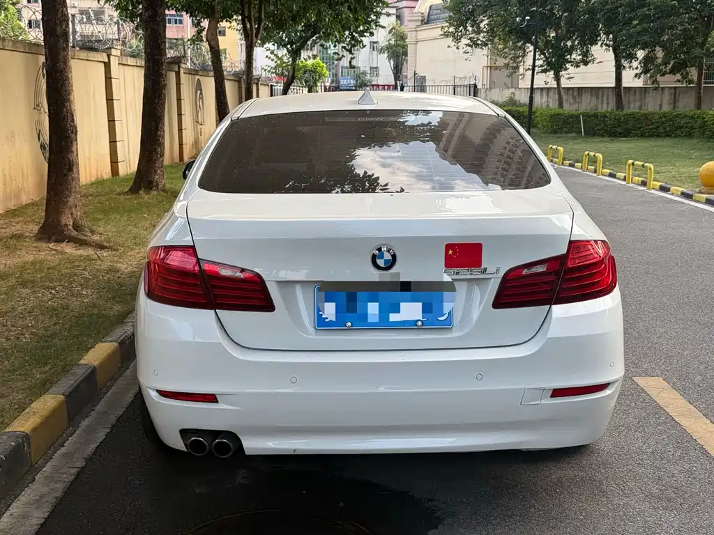 BMW 5 Series — миниатюра 7