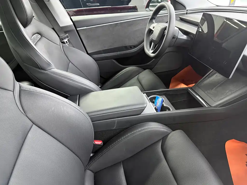 Tesla Model 3 — миниатюра 10