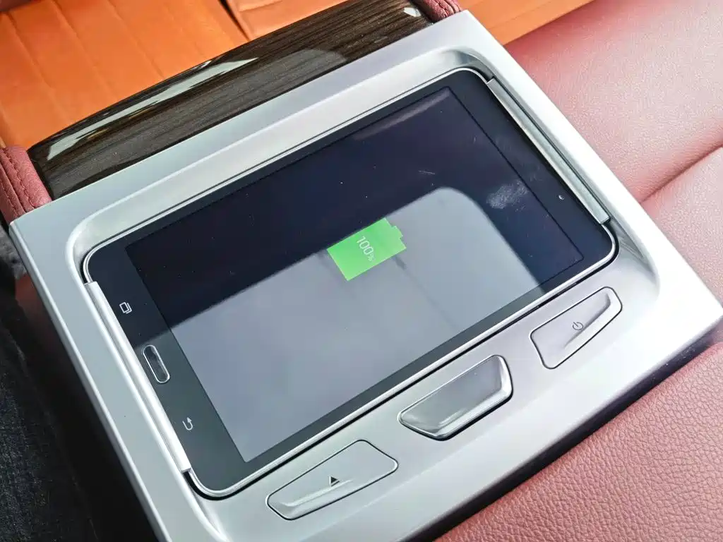 BMW 7 Series — миниатюра 33