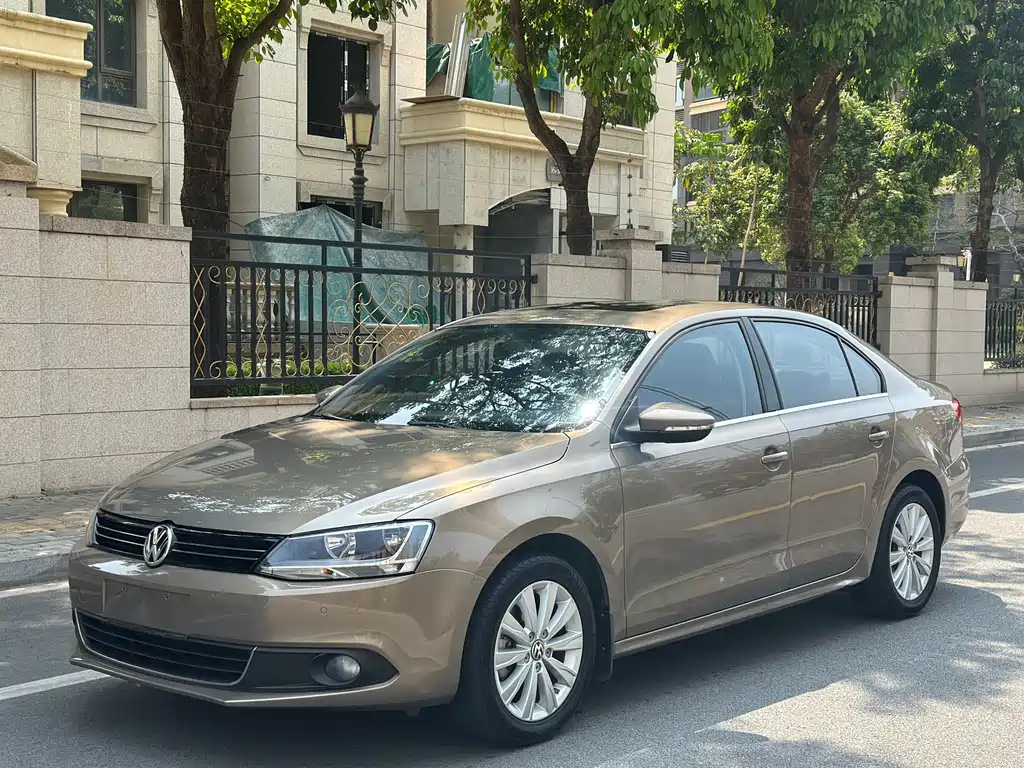Volkswagen Sagitar 2014
