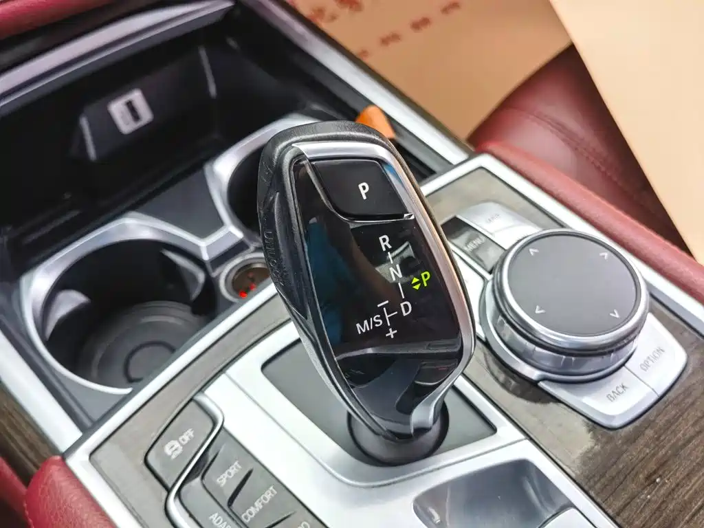 BMW 7 Series — миниатюра 12
