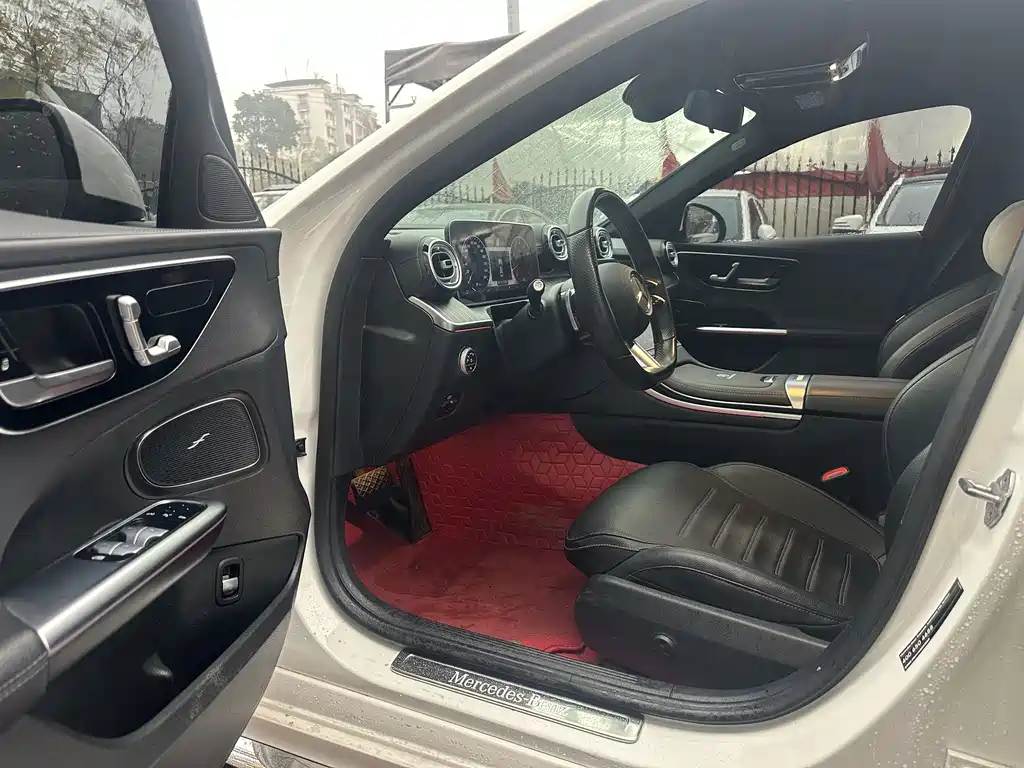 Mercedes-Benz C-Class — миниатюра 13