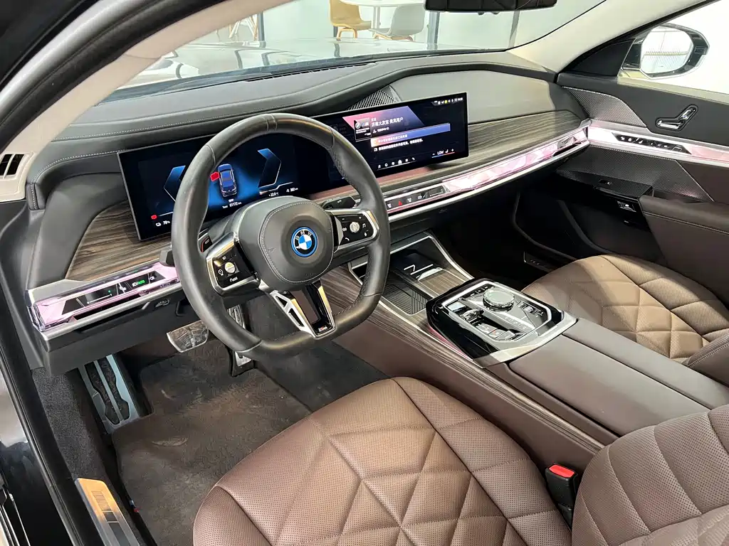 BMW i7 — миниатюра 4