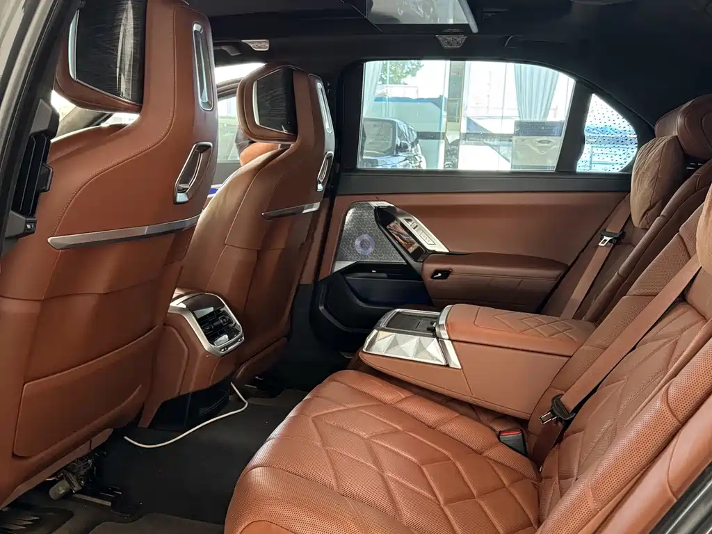 BMW 7 Series — миниатюра 5